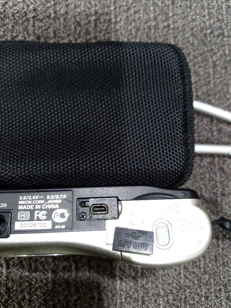 Nikon　COOLPIX L28　コンパクトデジタルカメラ　SDカードポーチ付