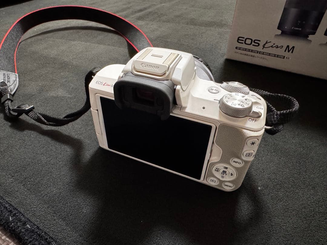 Canon EOS Kiss M ホワイト レンズ付き