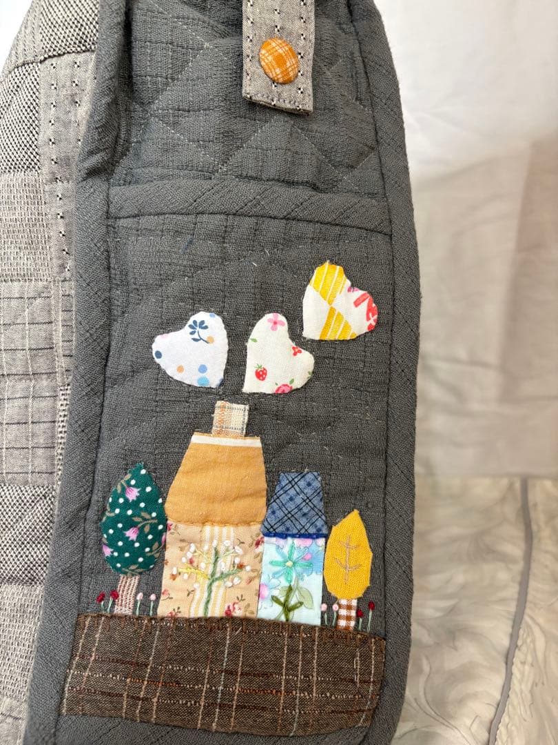 ハンドメイドパッチワーク　2way使い　大きめバック　ハウスと花とスー NO49