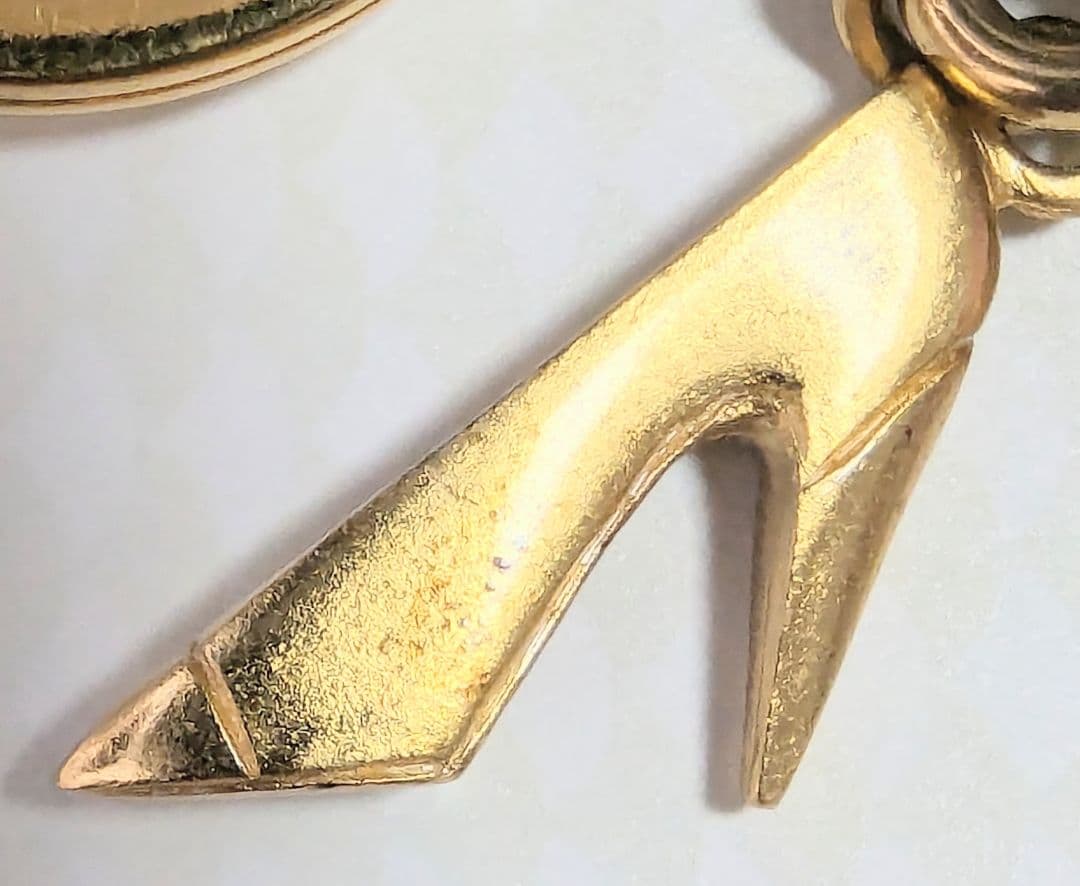 CHANEL ゴールドトーン キーホルダー