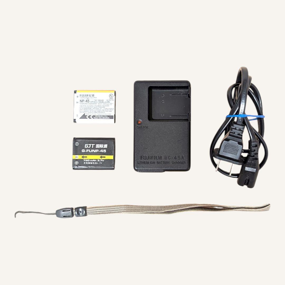 美品 動作確認済 FUJIFILM J250 デジカメ ブラック 充電器