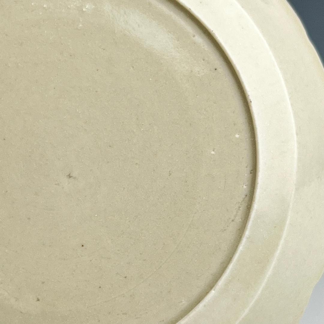 定窯 白磁陵花小盤 陰刻双魚紋 宋時代 擺件 古玩 中国美術 621b