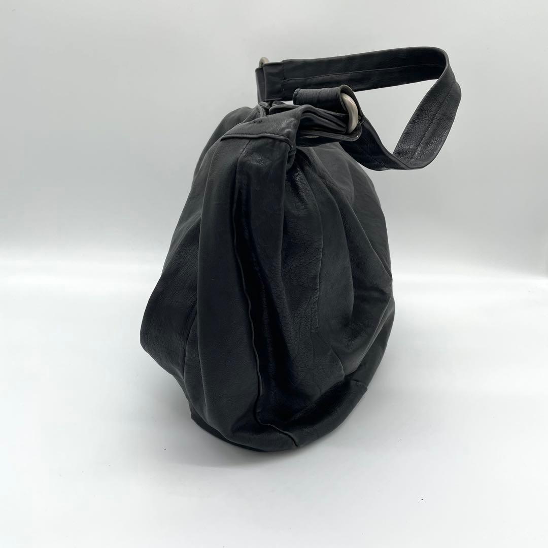 【美品】イルビゾンテ　ショルダーバッグ　ハーフムーン　ロゴ型押し　レザー　黒