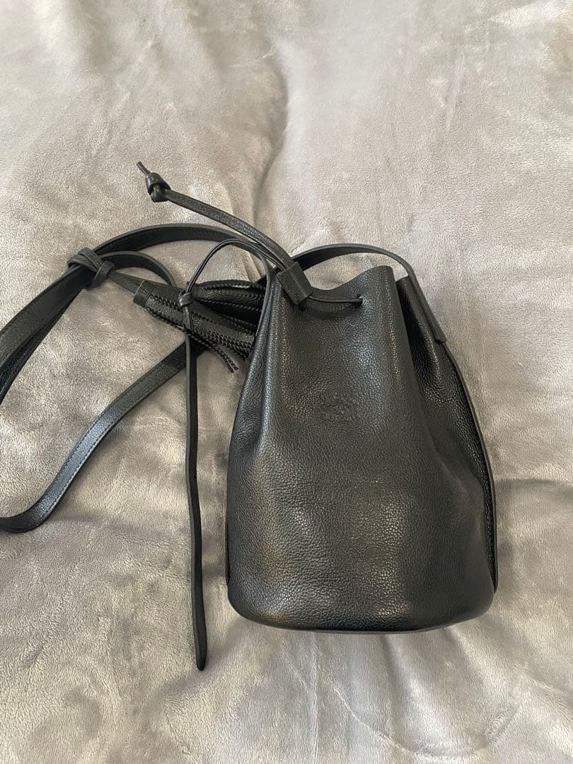 【美品】イルビゾンテ IL BISONTE ショルダーバッグ 巾着 レザー 黒