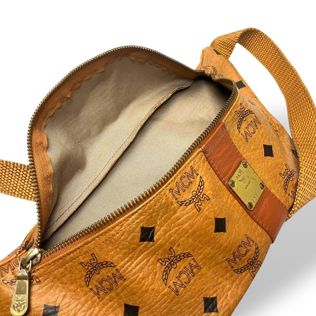 【美品】MCM エムシーエム　ボディバッグ　レザー　ヴィセトス柄　コニャック