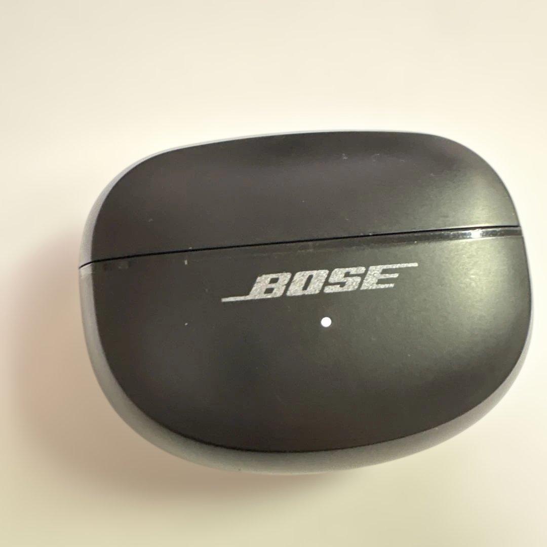 Bose Ultra Open Earbuds ワイヤレスイヤホン 左耳とケース