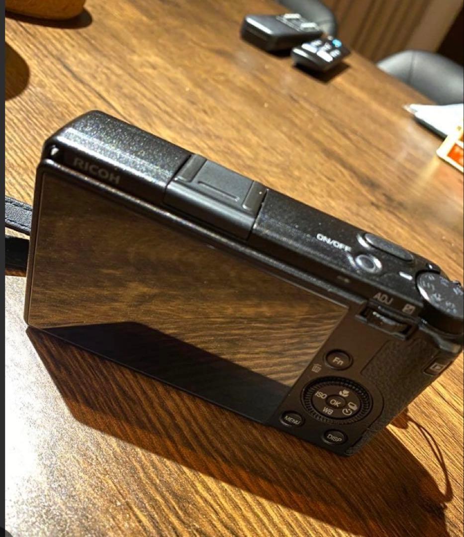 1月18日まで限定価格‼️RICOH GR Ⅲ バッテリー＆ストラップ付きセット✨