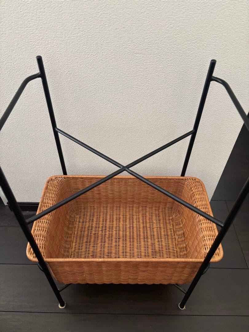【IDEE】ワラビー　バスケット　スタンド　ブラック
