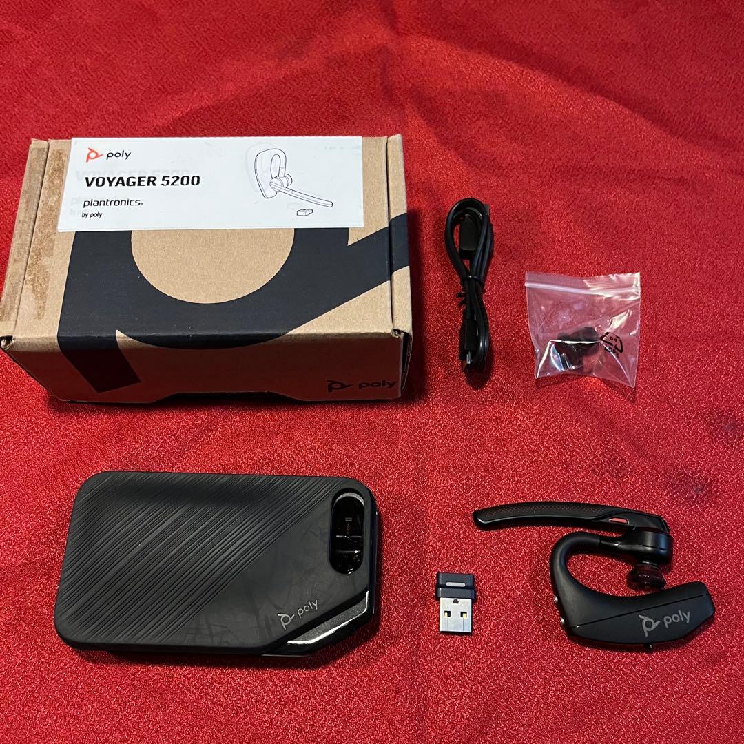 Poly Voyager 5200 ヘッドセット、BT700ドングル、充電ケース