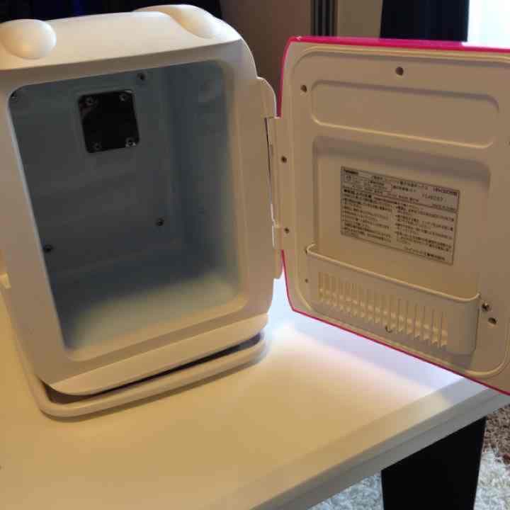 【 即決でさらに値下げ！】ミニ冷蔵庫♡