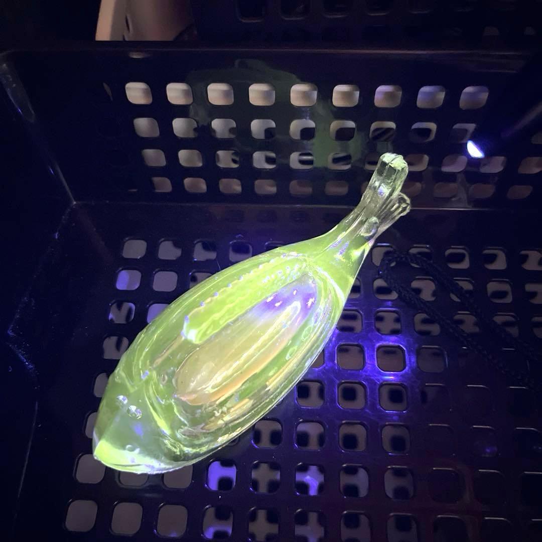 骨董　時代ガラス　珍品　魚型プレス　金平糖瓶？　文鎮？　用途不明　ウランガラス