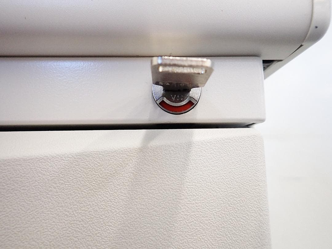 引取り限定　イトーキ　107片袖机　CZ　11-0622