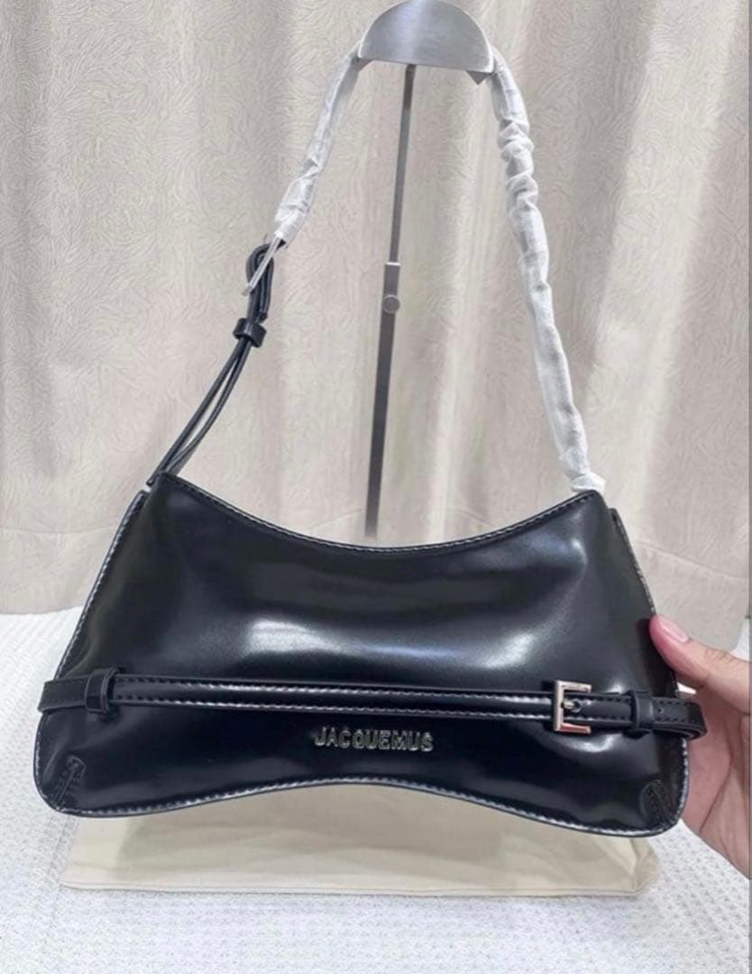 JACQUEMUS ブラックショルダーバッグ 28*4*12CM(箱無し)