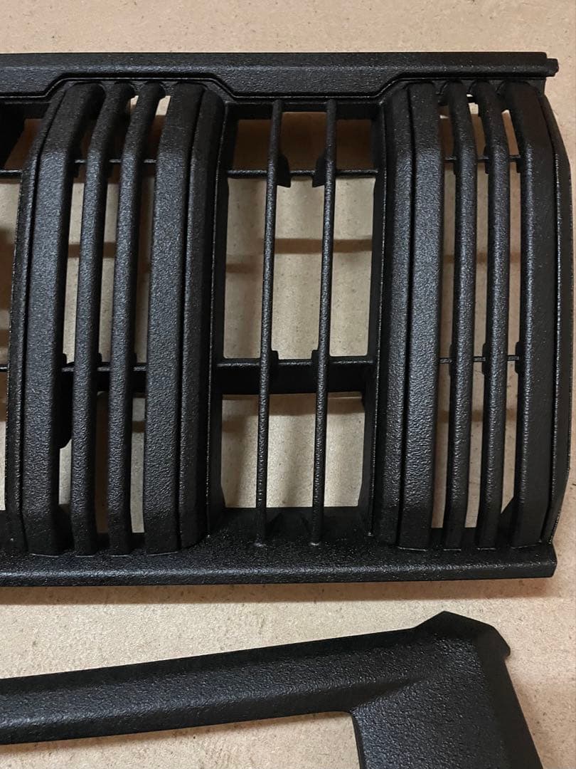 プラド150後期フロントグリル【カメラ無しチッピング➕マッドブラック塗装】