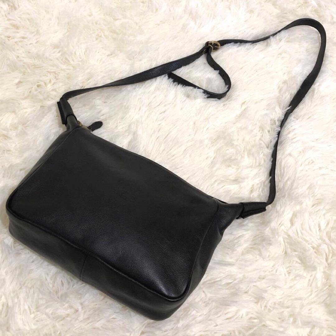 イルビゾンテ ショルダーバッグ　レザー ブラック