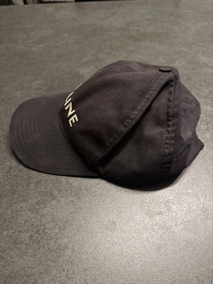 CELINE 黒 ベースボールキャップ