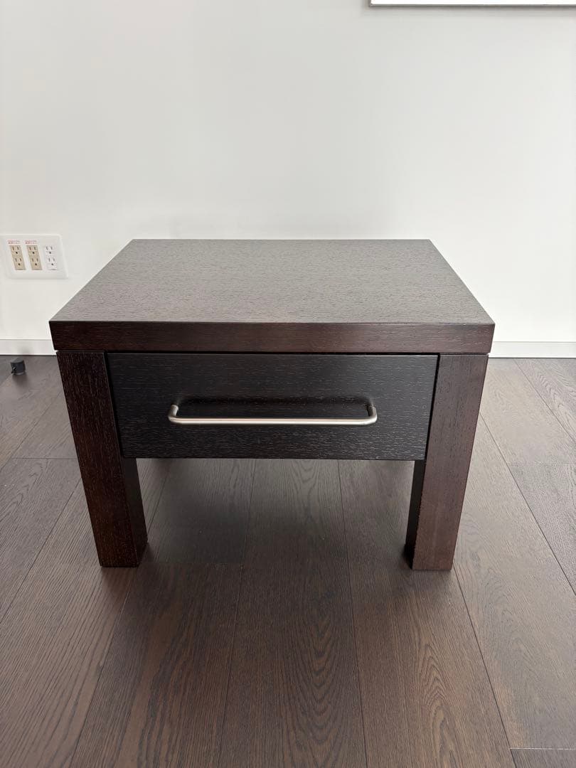 カッシーナ　カトリーヌ・メミ　ベッドサイドテーブル