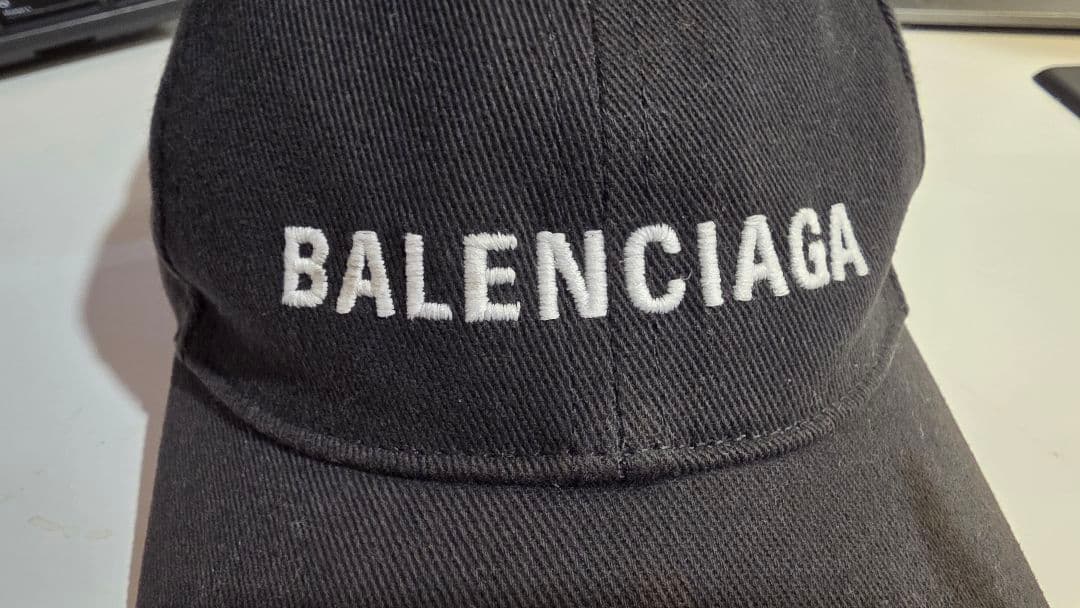 BALENCIAGA ベースボールキャップ ブラッ