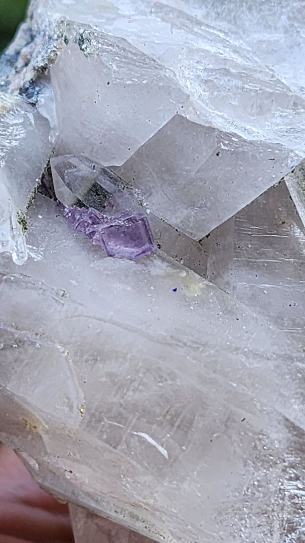 ヤオガンシアン蛍石入りクォーツ