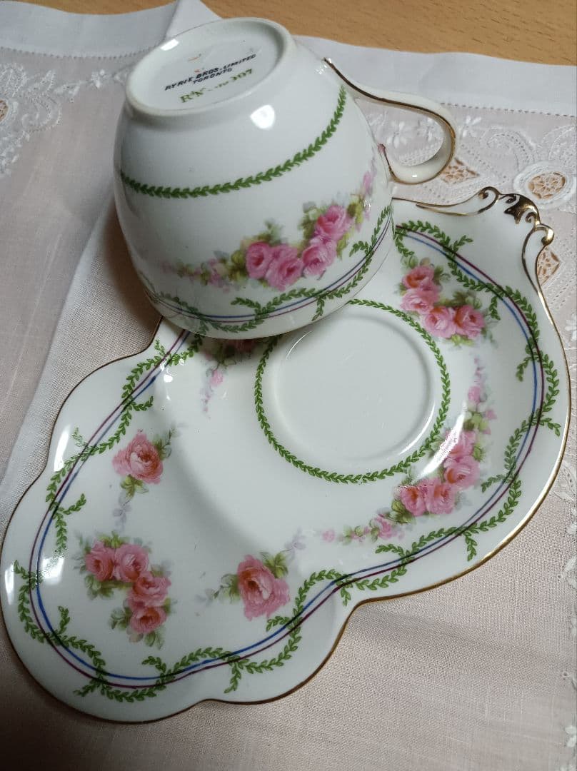 RIPLEY BROS ローズ柄カップとソーサーセット