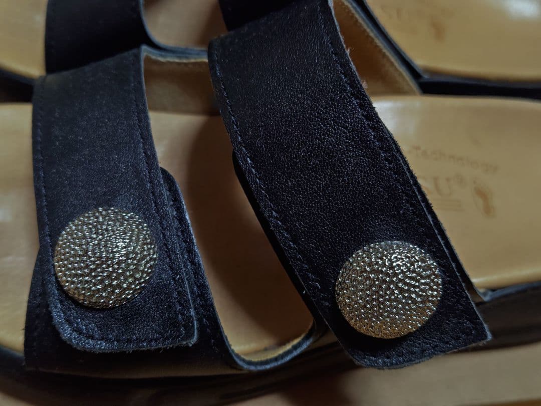 BENESU 　装飾付きおりゃれサンダル2076BK 23.0