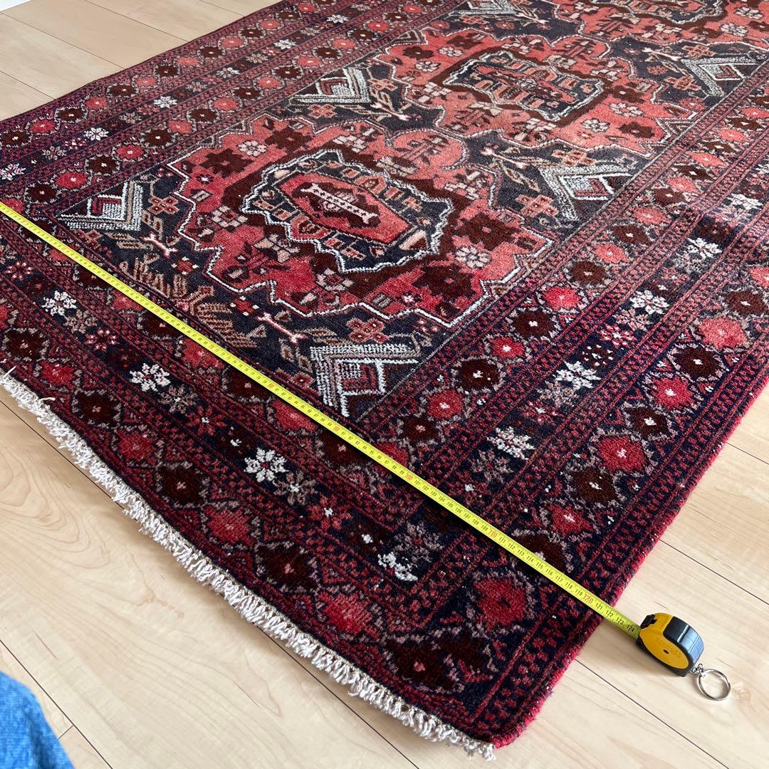 トライバルラグ　約 200×120 cm