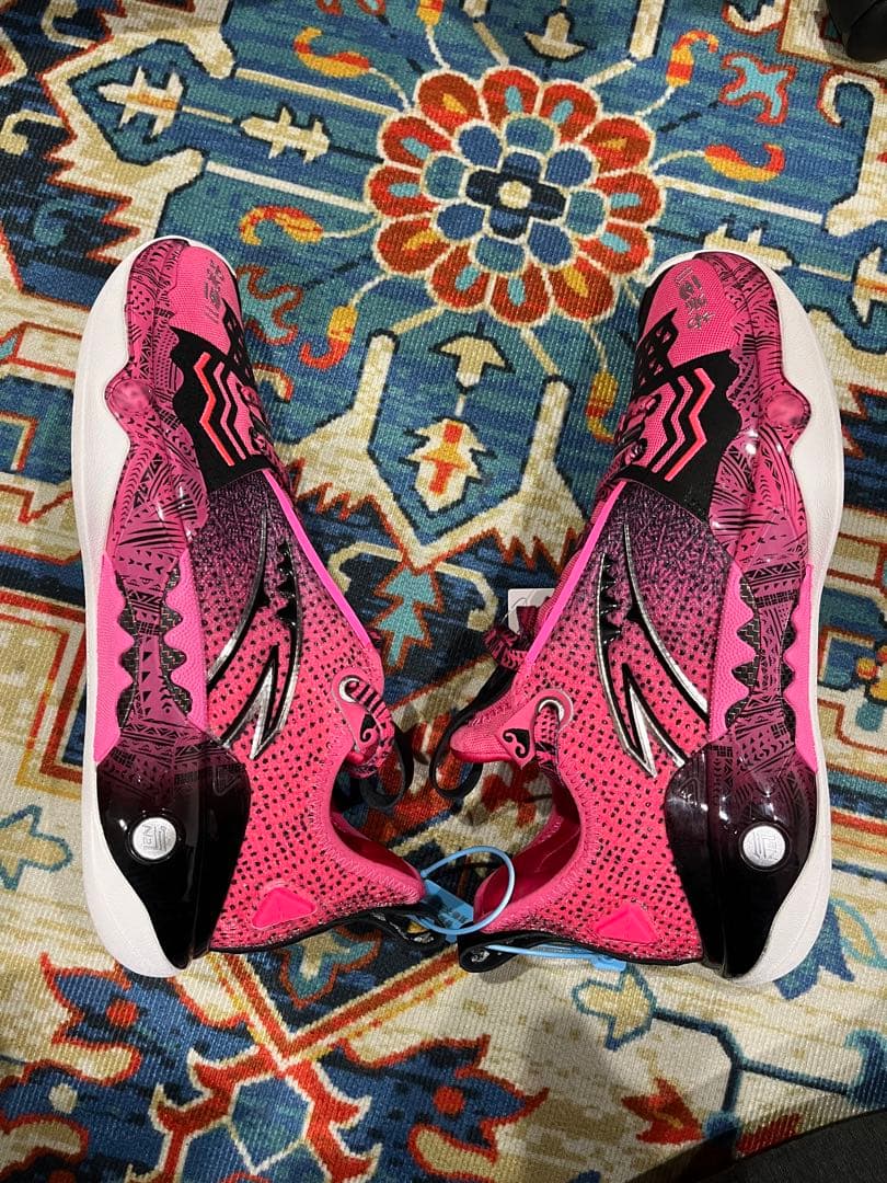 カエルJP250カイリーアービングAnta Shock wave5 pro