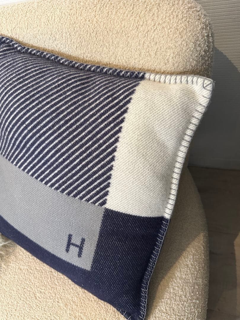 あ*ん様 ⭐️【全国送料無料】定価13万　HERMES エルメス　クッション　H