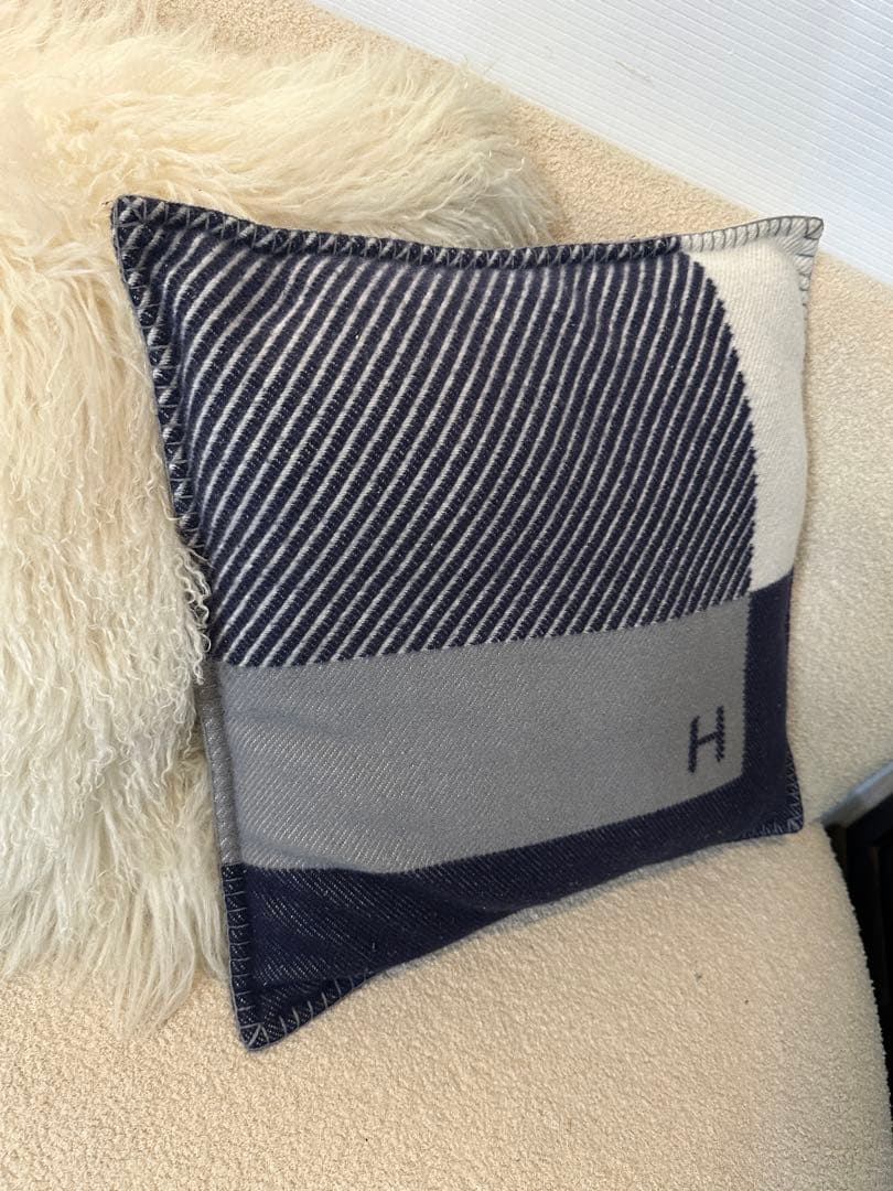 あ*ん様 ⭐️【全国送料無料】定価13万　HERMES エルメス　クッション　H