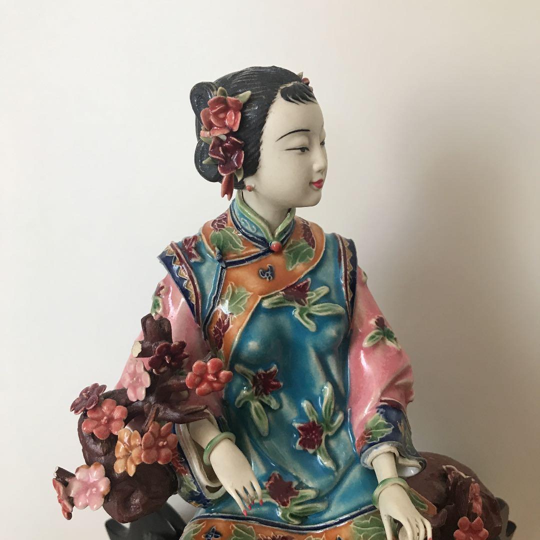 陶磁器　人形 美人彫刻 アンティーク 中国 古美術品