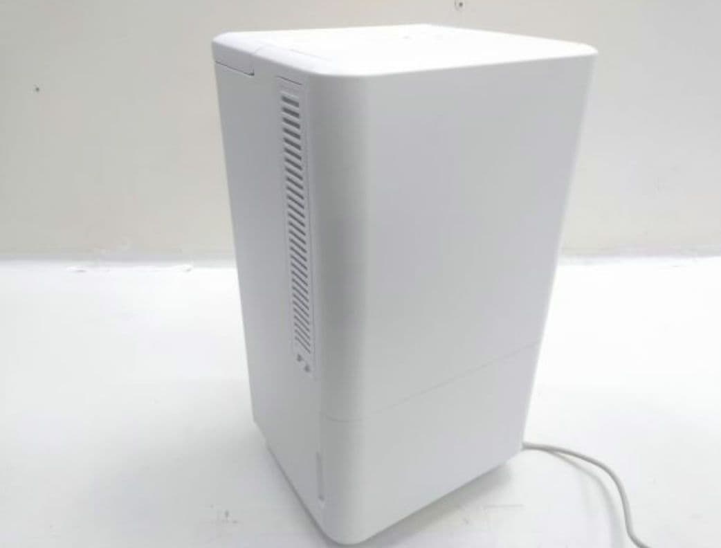 今年の夏や梅雨に除湿や冷房のコンパクトクーラーホワイト 　箱無し