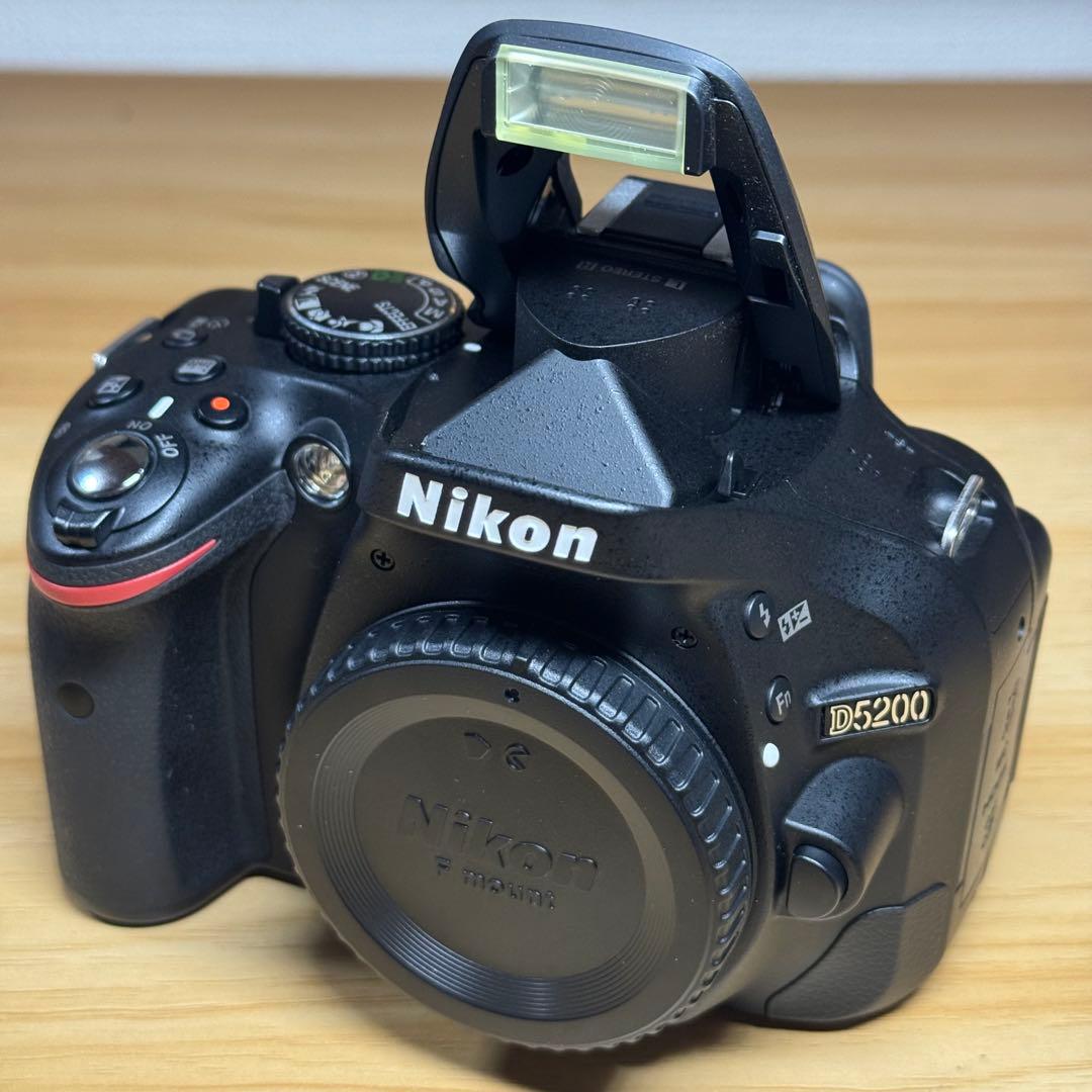 Nikon D5200 美品　箱入り　バッテリー付き　シャッター数2,600回