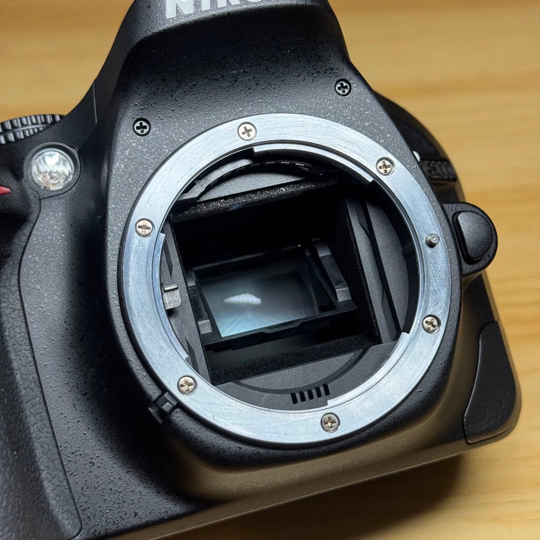 Nikon D5200 美品　箱入り　バッテリー付き　シャッター数2,600回