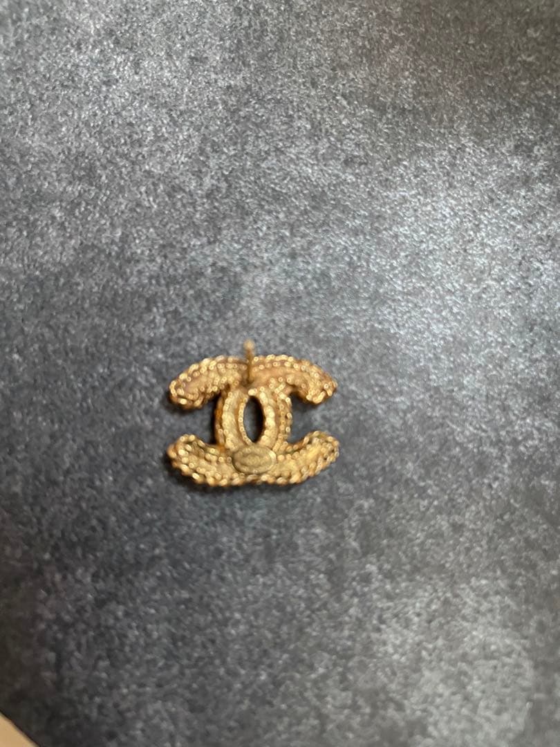 CHANEL ゴールドロゴピアス