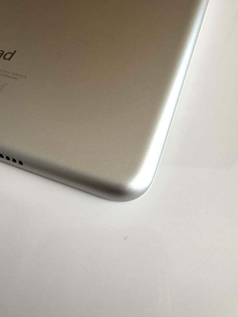 iPad mini 第4世代　64GB シルバー