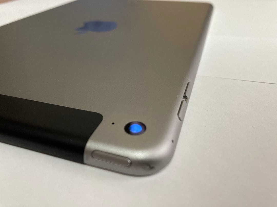 iPad mini 4 シルバー 64GB Wi-Fi セルラー　simフリー