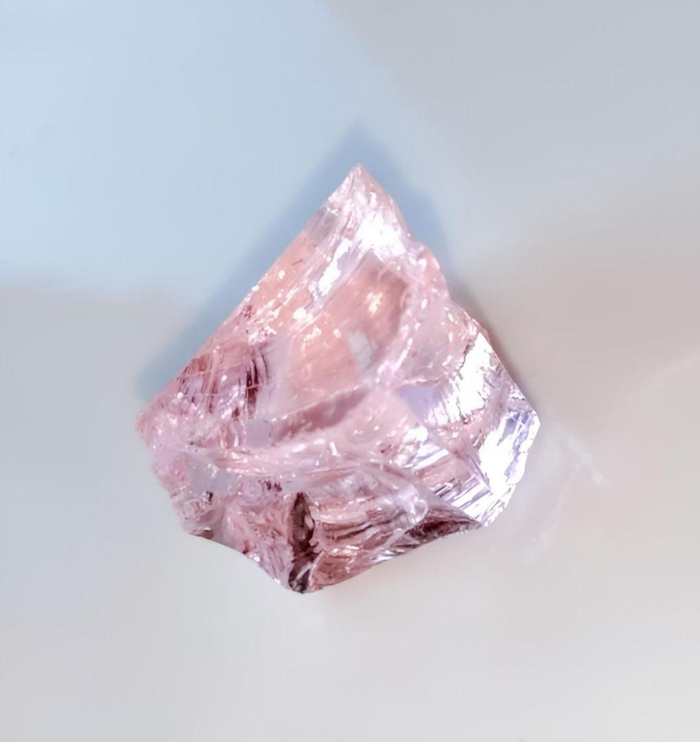 厚み有り 希少 レア アンダラクリスタル ルミネッセント ピンク 原石