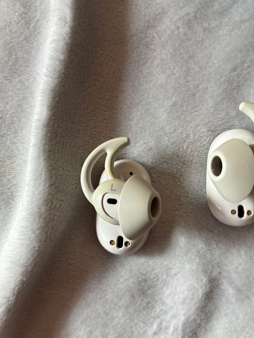 しおりんご　Bose QuietComfort Earbuds ホワイト