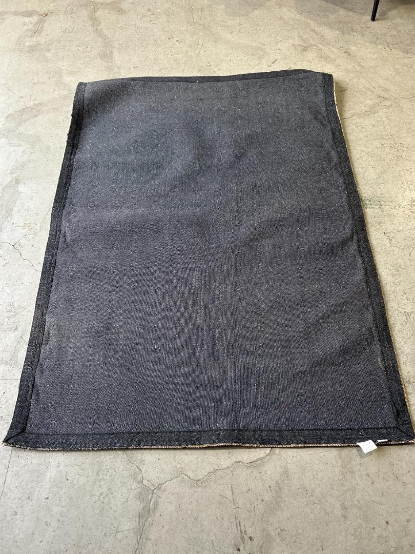 【廃番】KARE / カレ｜200x140cm｜アブストラクトラグ｜グレーライン