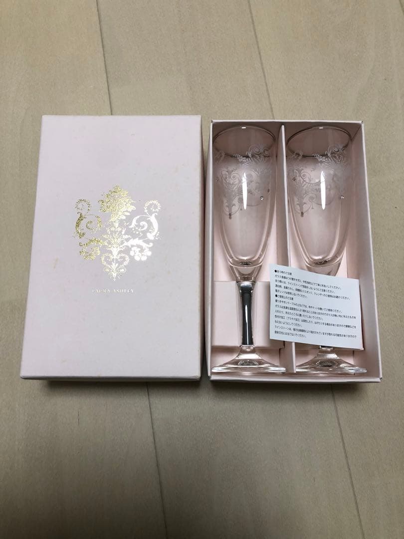 に*読様 ローラアシュレイ　LAURA ASHLEY ジュエリーボックス&シャン