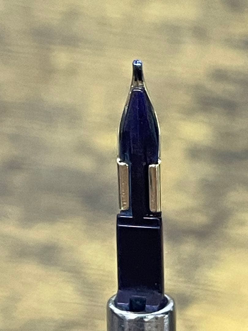 未使用に近い　シール付き　18金　ゴールド　中字　キャップレス　万年筆　備品付き