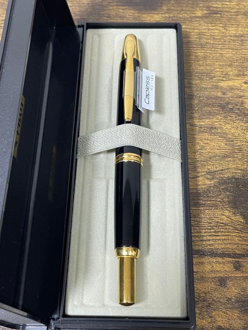 未使用に近い　シール付き　18金　ゴールド　中字　キャップレス　万年筆　備品付き