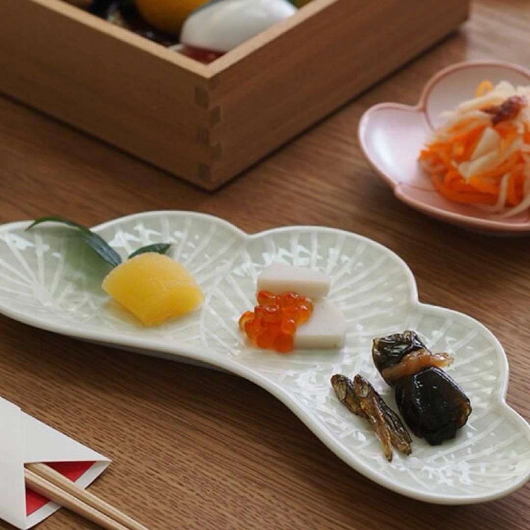 【新品】有田焼幸楽窯　錦銀松葉形前菜皿　縁起物