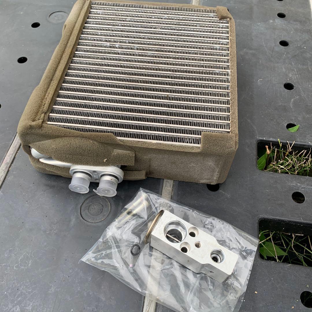 スバルサンバーエアコン　エバポレーター