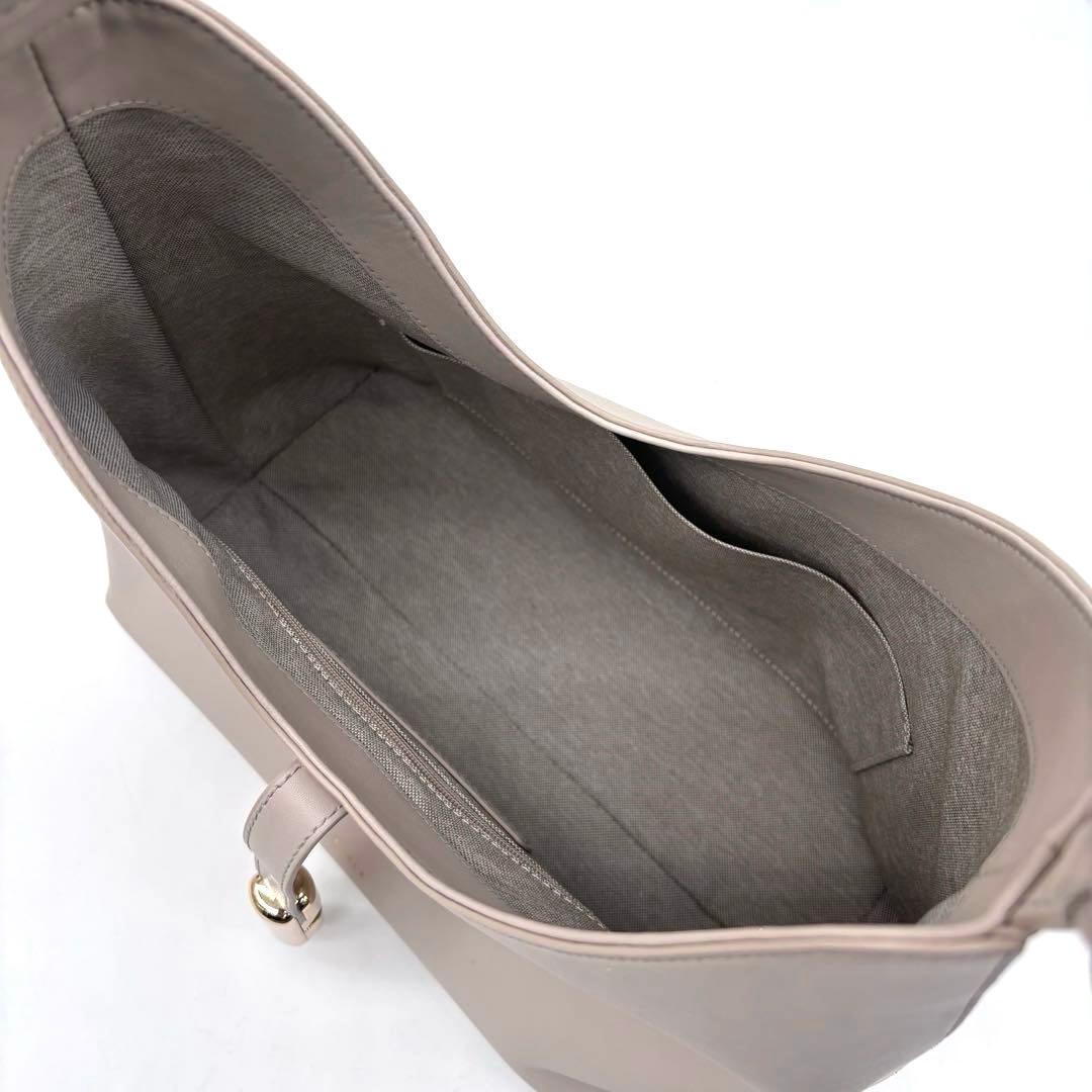 ✨未使用級✨現行✨フルラ　ゴッチャ　M　ホーボーバッグ　グレージュ