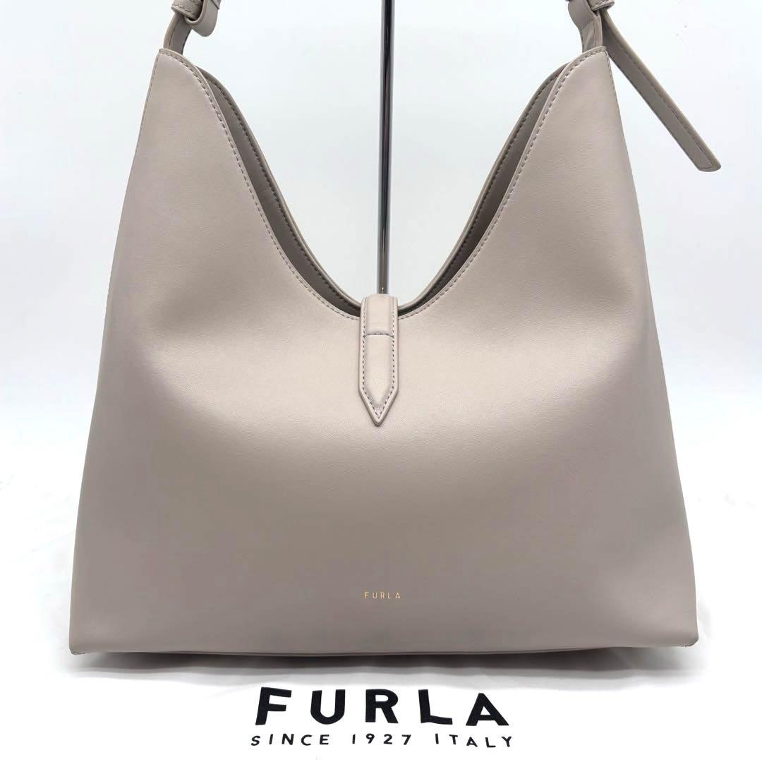 ✨未使用級✨現行✨フルラ　ゴッチャ　M　ホーボーバッグ　グレージュ