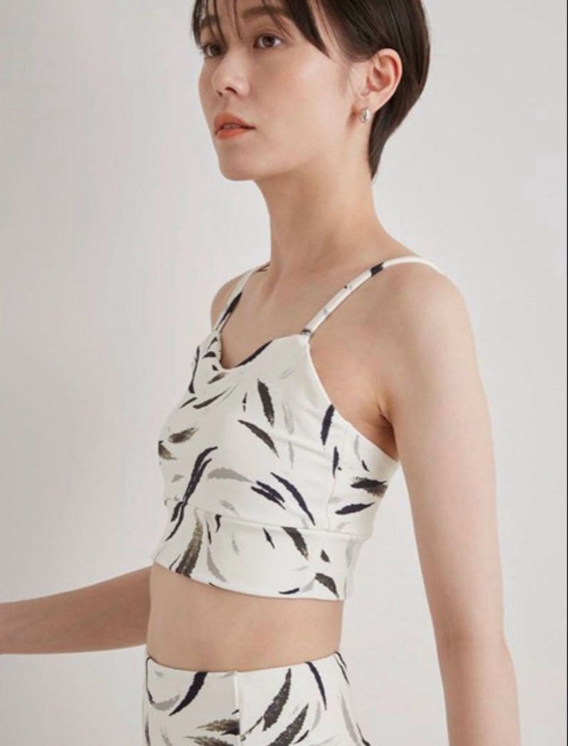 【emmi yoga】leaf柄　セットアップ