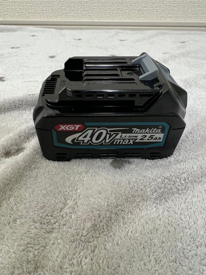 Makita 40Vmax 充電式掃除機2.5Ahバッテリー、急速充電器付