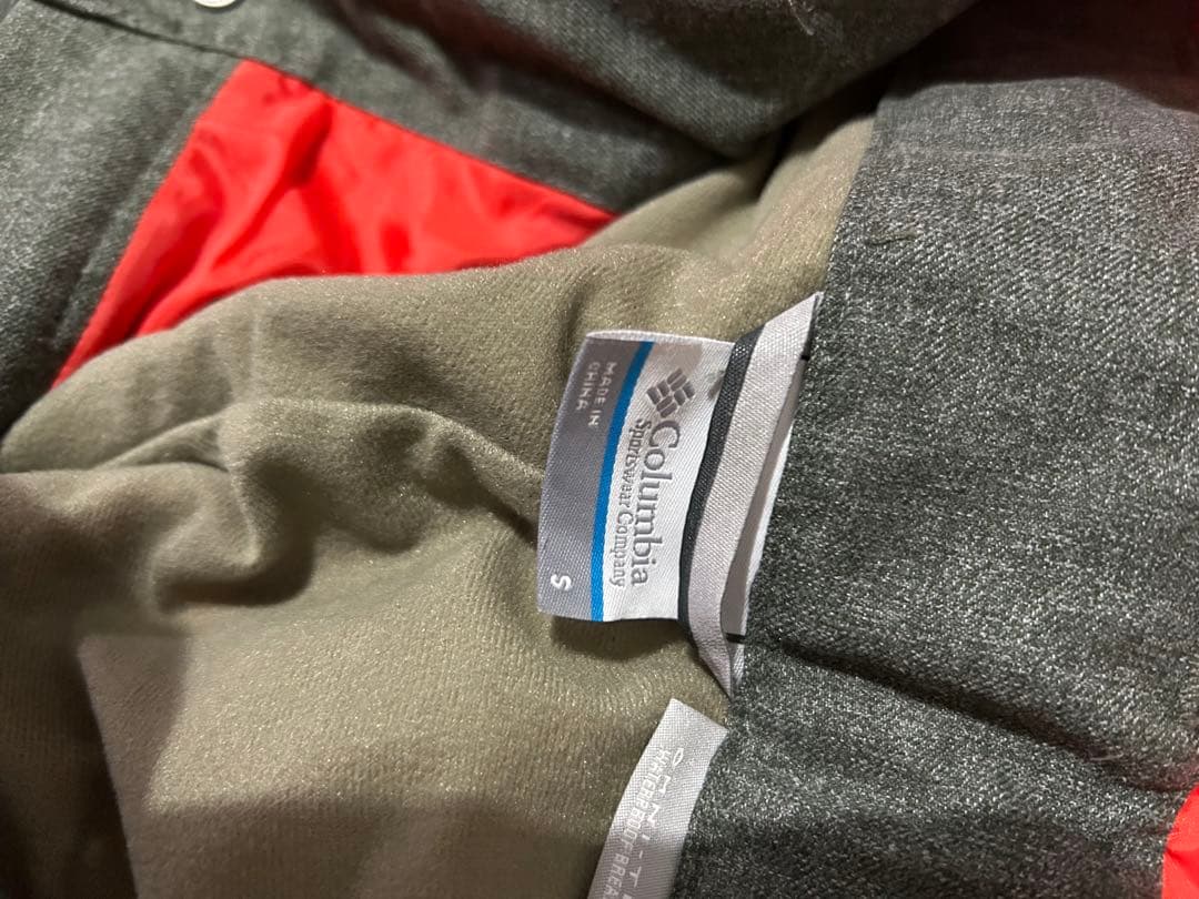 Columbia スノーボードウェア 男性用 ベージュ/ネイビー上下セット