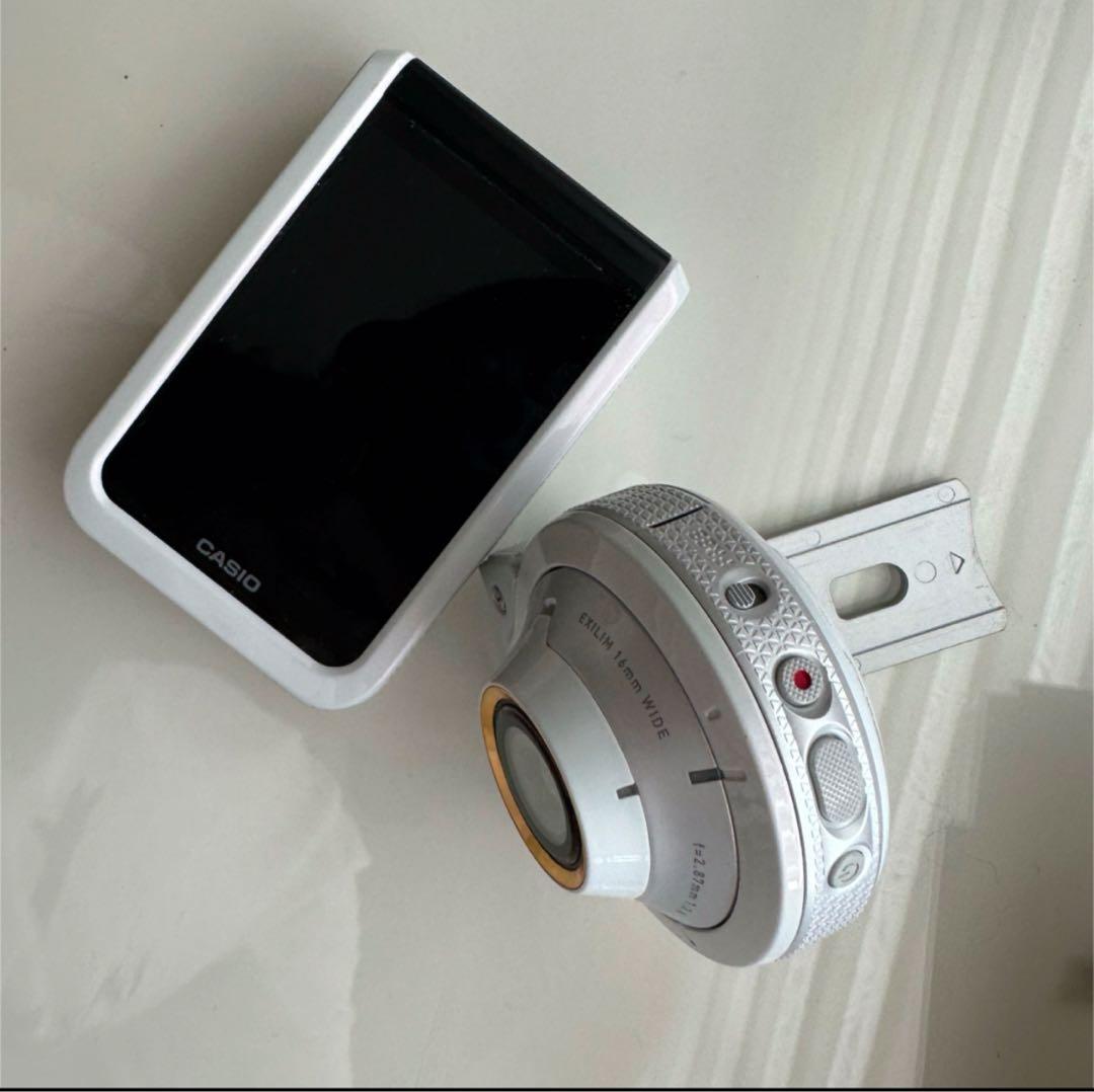 カシオ デジタルカメラ エクシリム EX-FR100LWE ホワイト